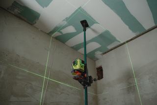 Quel niveau laser choisir pour le chantier ou la maison ?